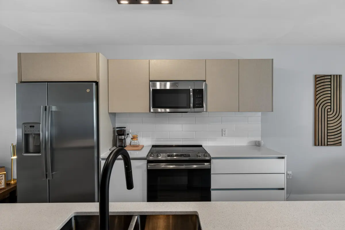 head-34 at 2535 NE 193rd Street 3203, Miami