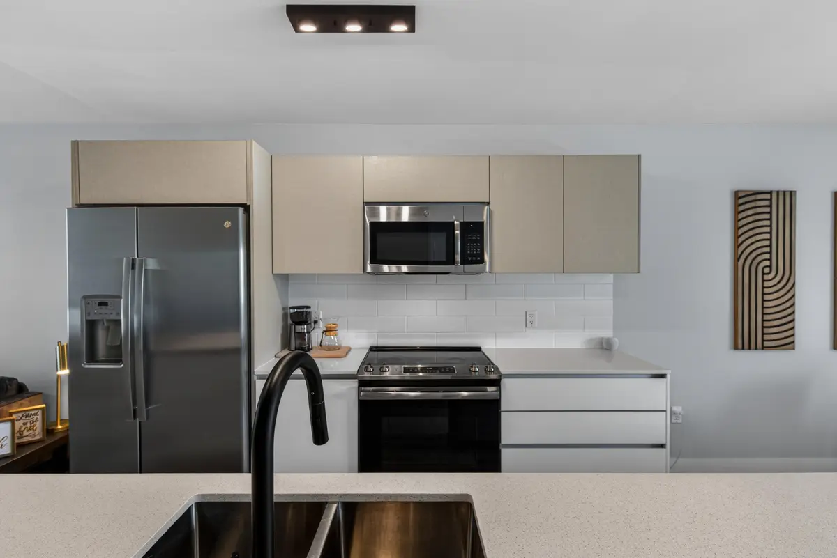head-35 at 2535 NE 193rd Street 3203, Miami