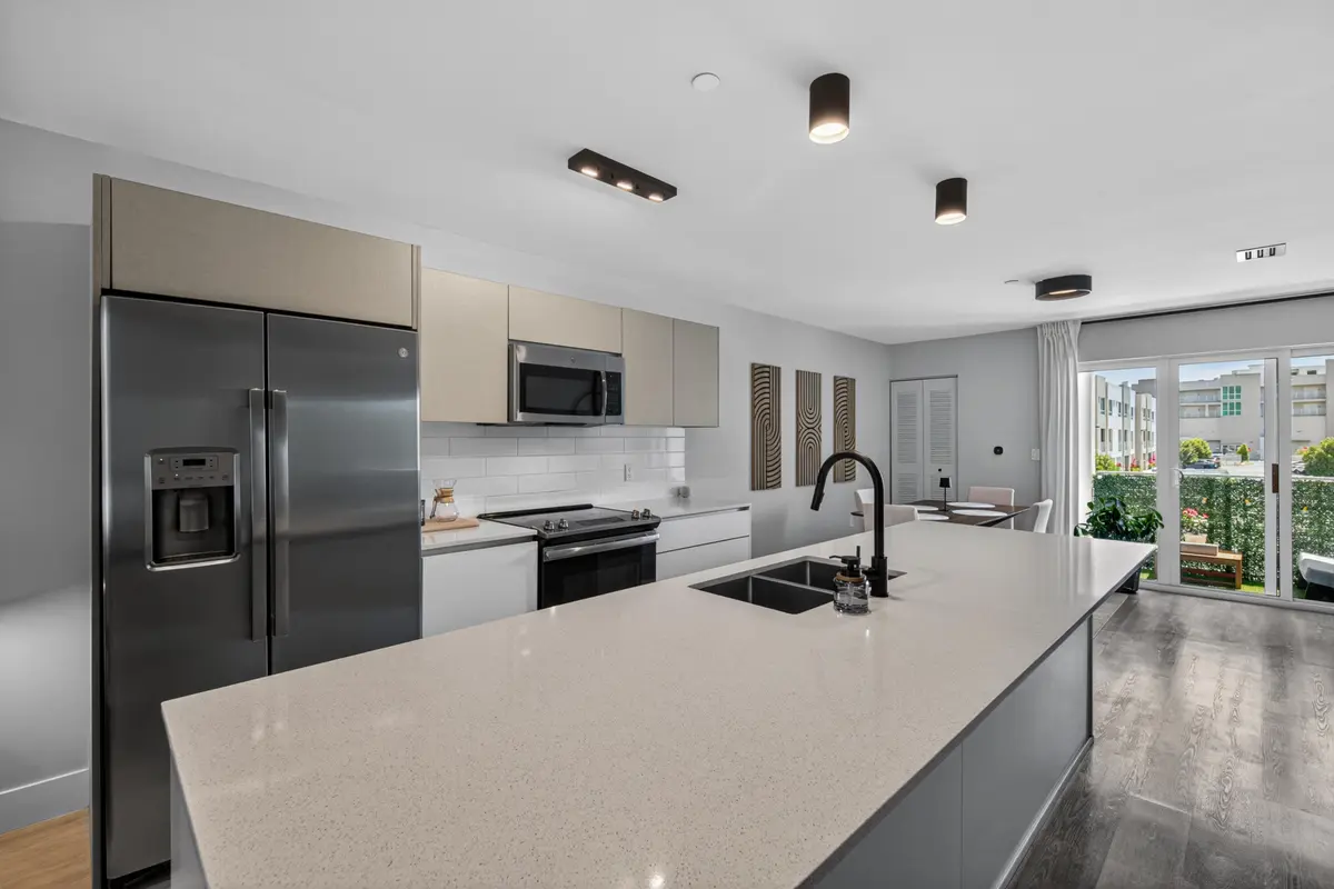 head-42 at 2535 NE 193rd Street 3203, Miami