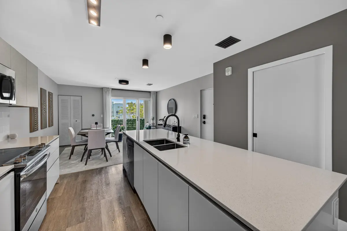 head-43 at 2535 NE 193rd Street 3203, Miami