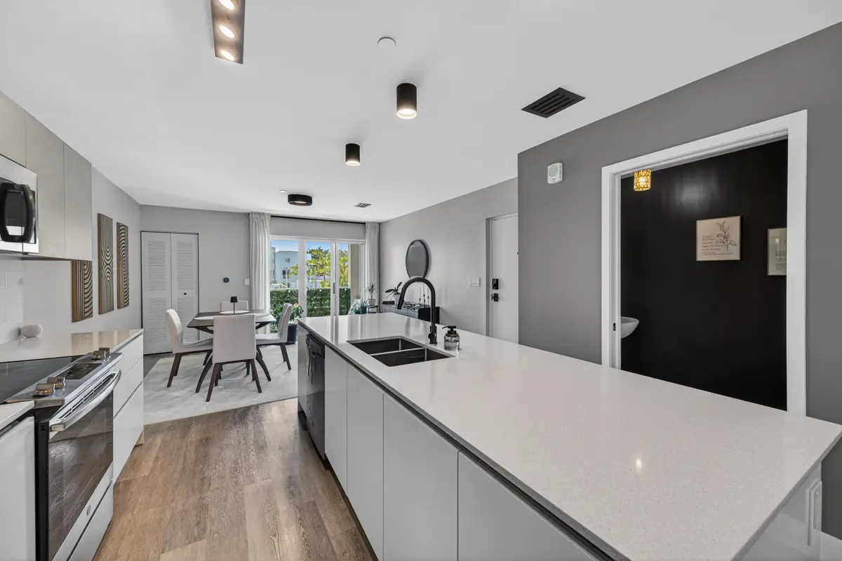 head-44 at 2535 NE 193rd Street 3203, Miami