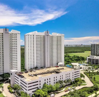 15051 Royal Oaks Lane 202, North Miami – Condominium for sale