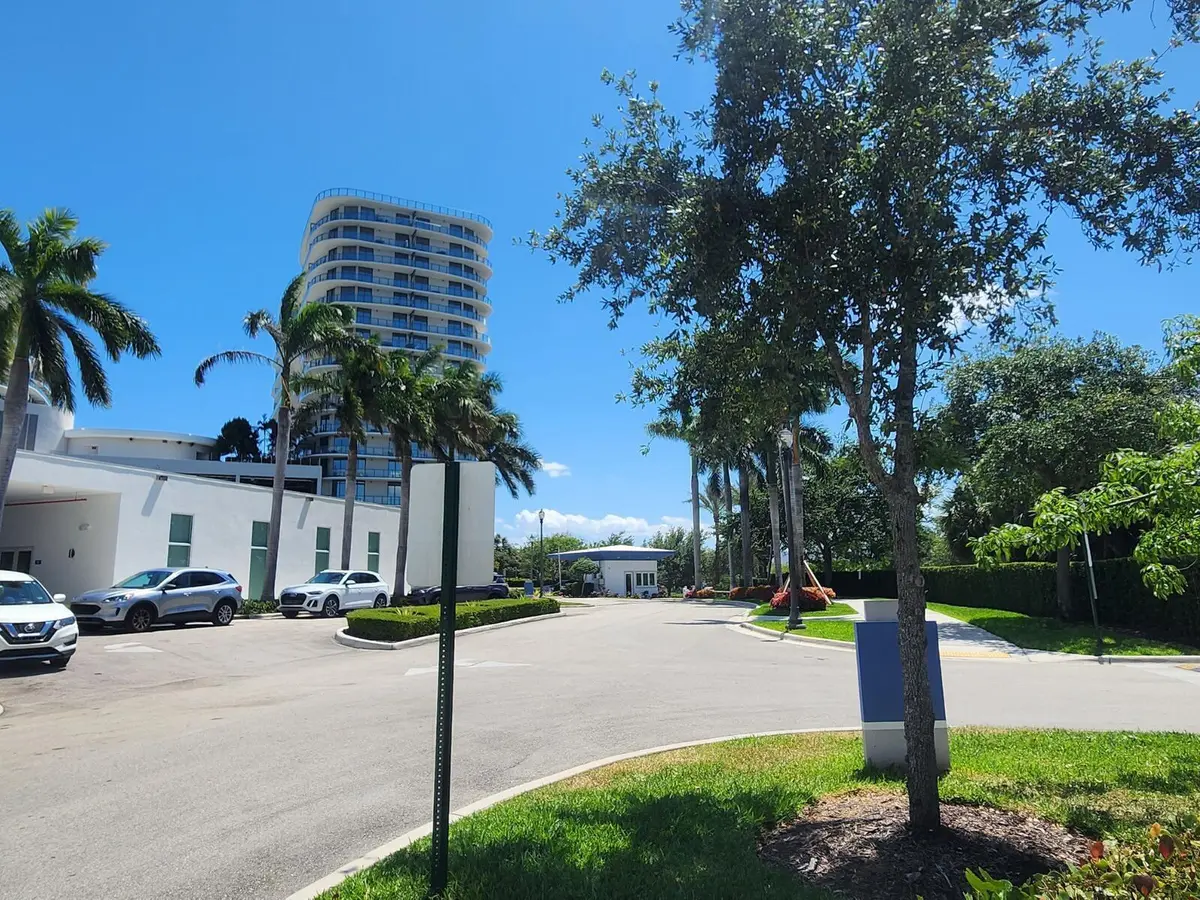 15051 Royal Oaks Lane 202, North Miami, FL – photo 3