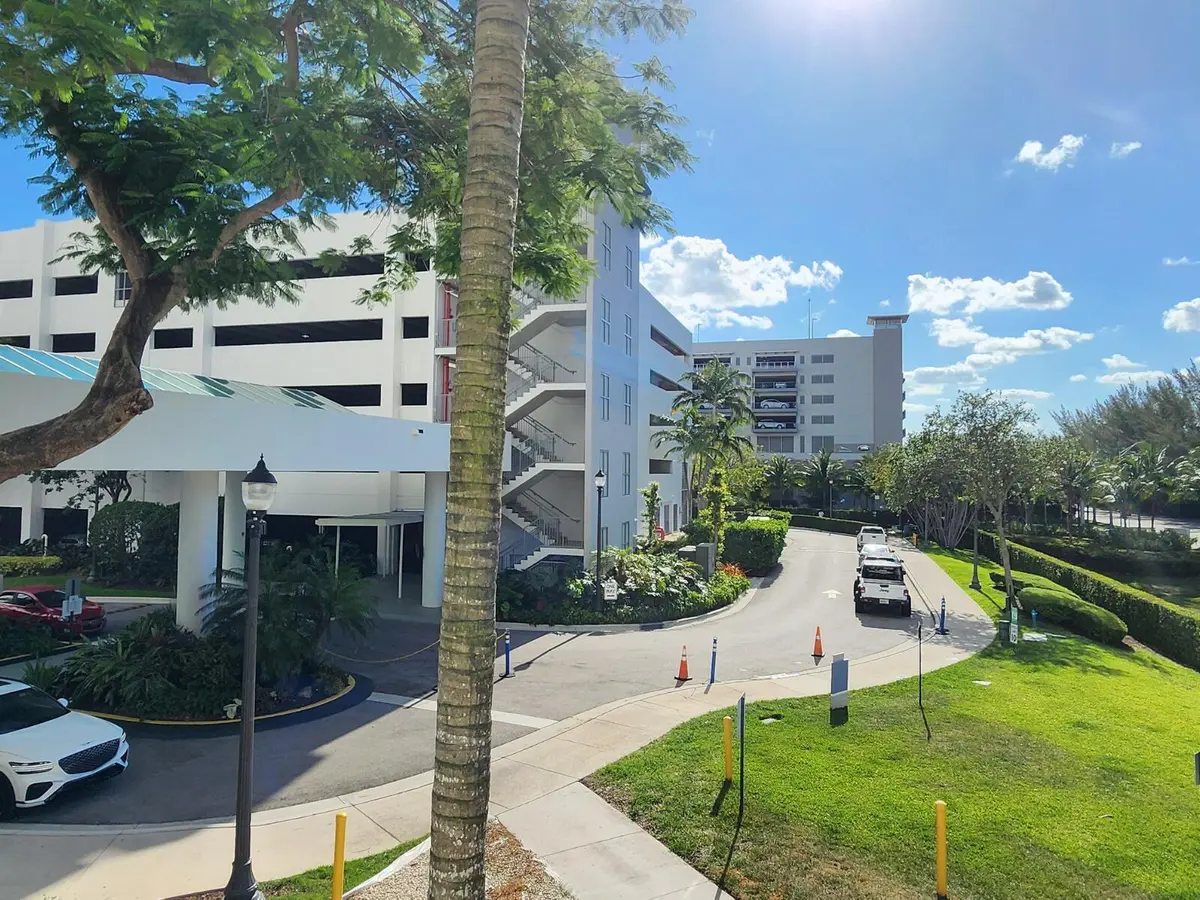 15051 Royal Oaks Lane 202, North Miami, FL – photo 4