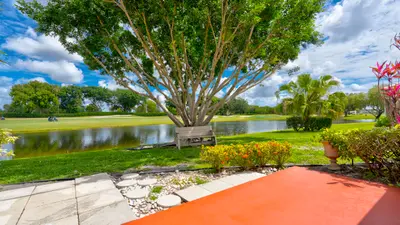 6120 Bear Creek Court, Lake Worth – Villa for sale