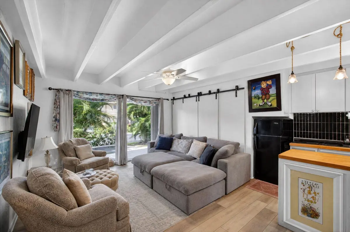 Virtually Staged Photo #5 at 4001 S Ocean Boulevard 111, Palm Beach