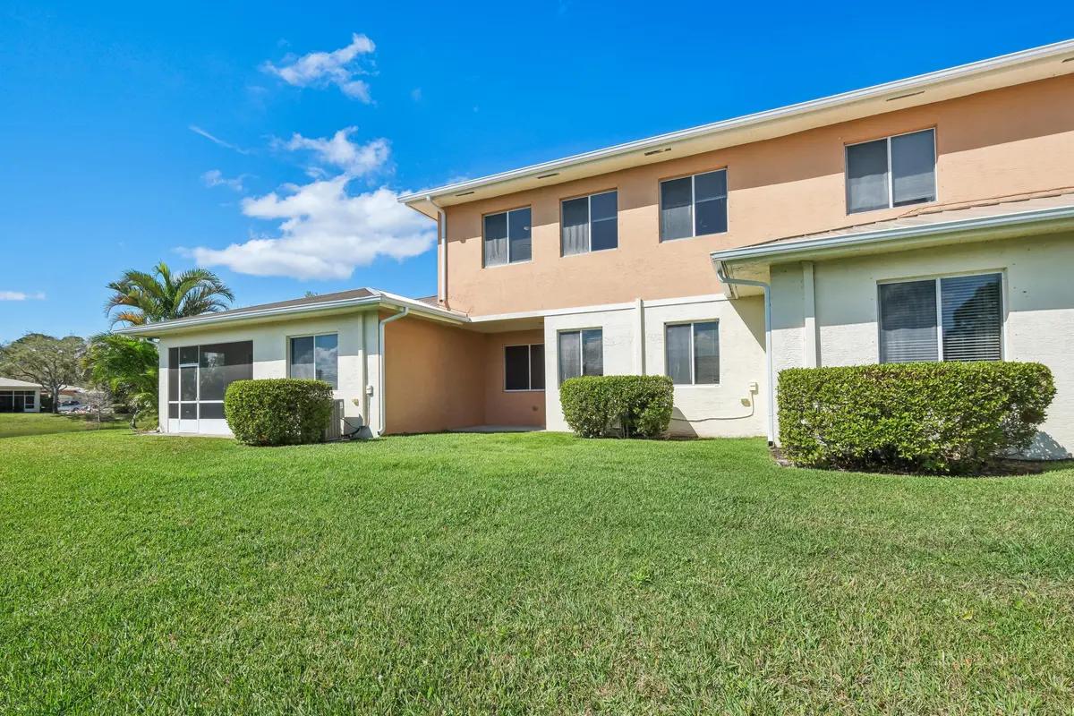 2584 SW Stockbridge Sq Square SW at 2584 SW Stockbridge Sq Square, Vero Beach