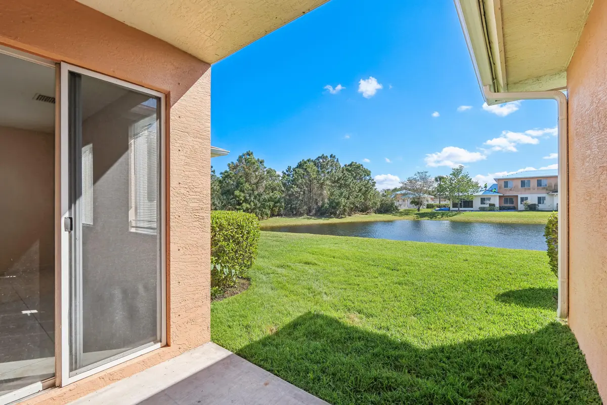 2584 SW Stockbridge Sq Square SW at 2584 SW Stockbridge Sq Square, Vero Beach