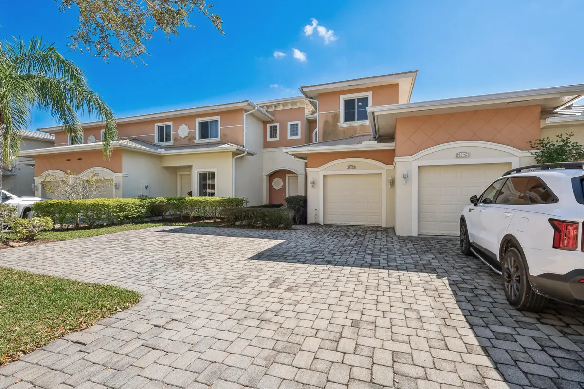 2584 SW Stockbridge Sq Square SW at 2584 SW Stockbridge Sq Square, Vero Beach