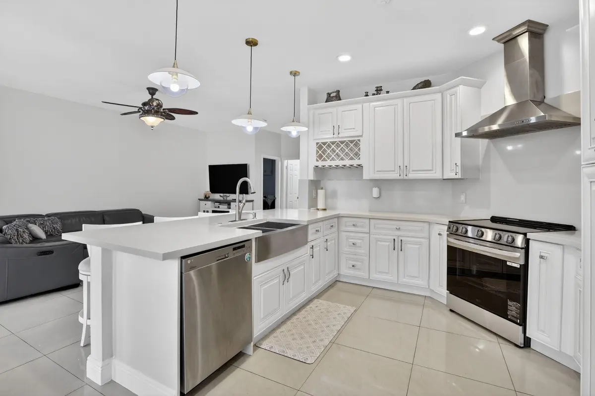 41-web-or-mls-_A7A6886 at 711 Heritage Way, Weston