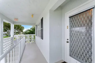 2401 Del-aire Boulevard 201, Delray Beach – Condominium for sale