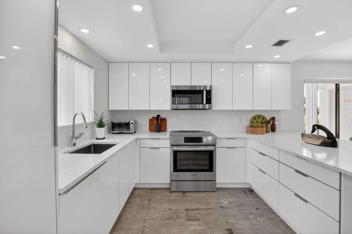 23-web-or-mls-DSC_4410 at 15354 Strathearn Drive 12601, Delray Beach