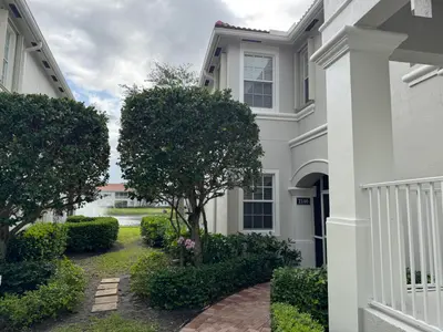 2140 Wingate Bend, Wellington – Condominium for sale