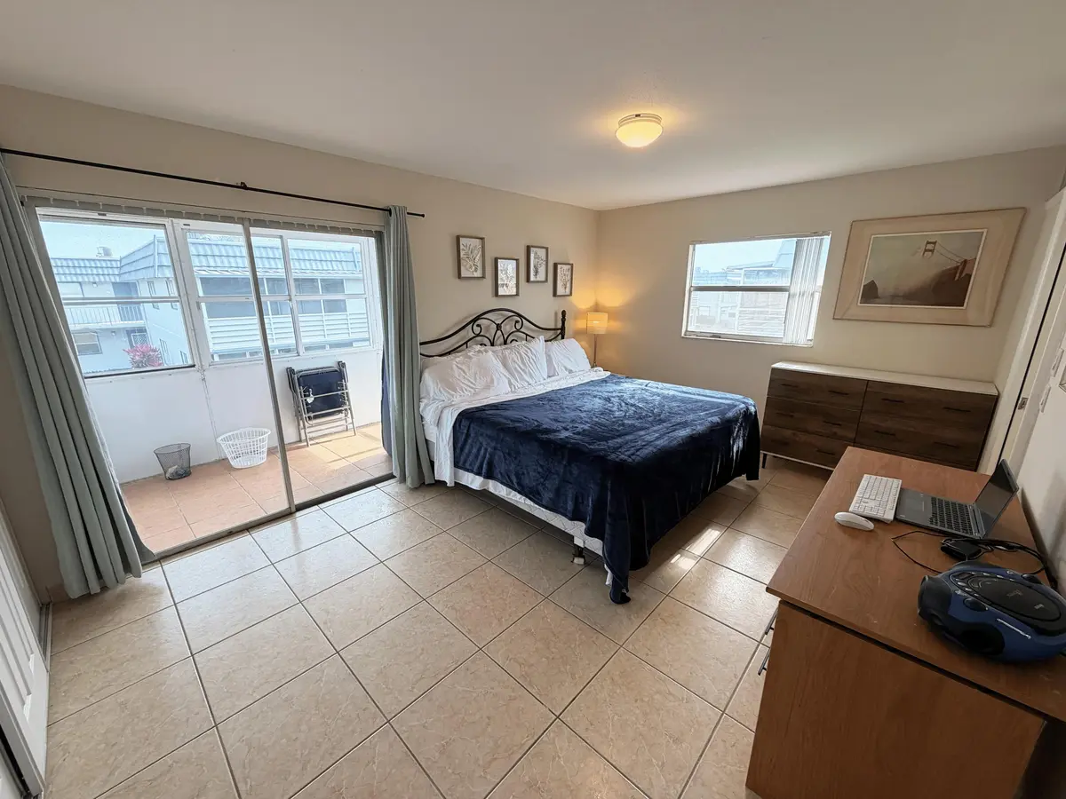 bed at 419 Brittany Drive, Delray Beach