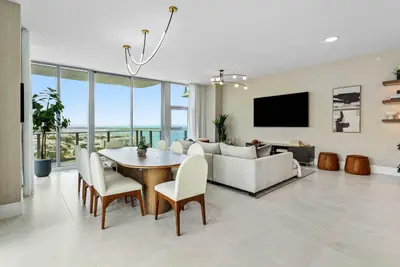 220 Lake Shore Drive 2123, Lake Park – Condominium for sale