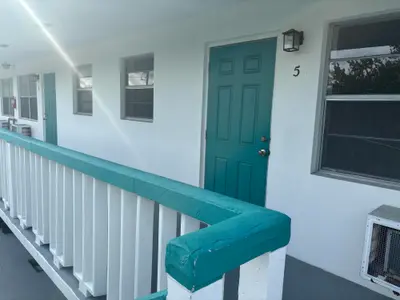 1111 N Federal Highway 5, Lake Worth Beach – leased