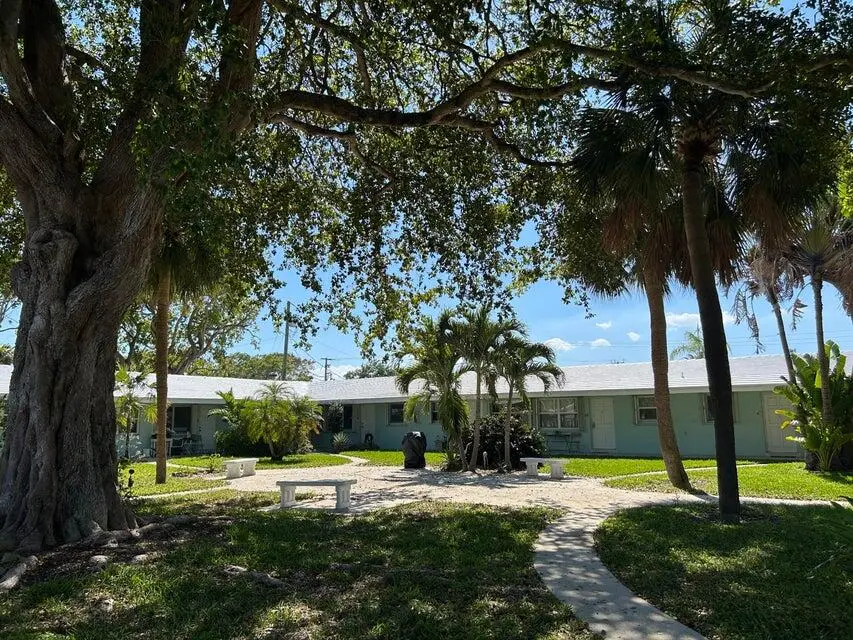 common area patio at 3801 NE 22nd Terrace 5, Lighthouse Point