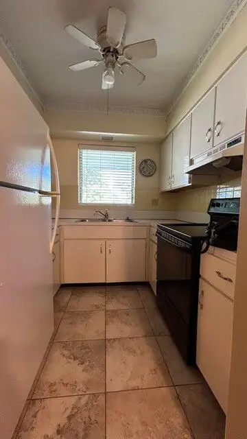 kitchen at 3801 NE 22nd Terrace 5, Lighthouse Point