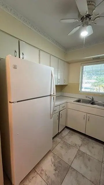 kitchen at 3801 NE 22nd Terrace 5, Lighthouse Point