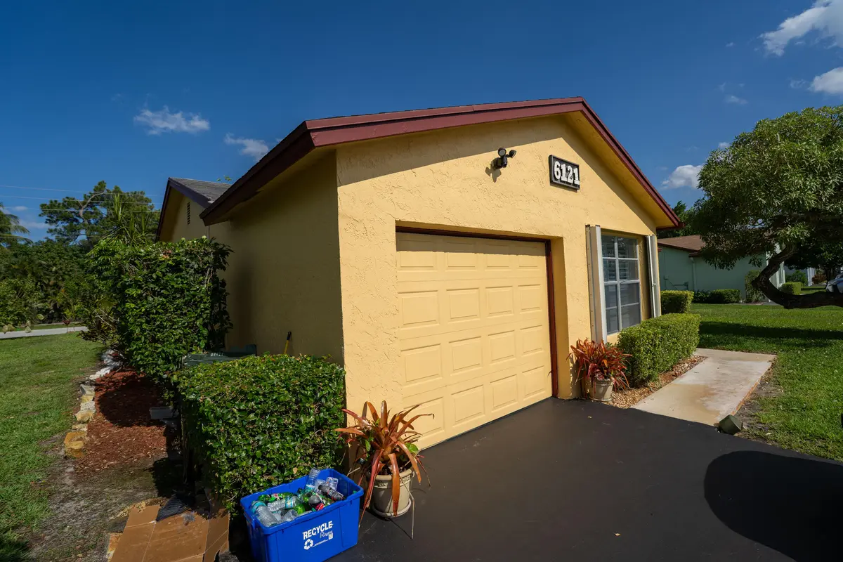 Z0604694 at 6121 Rainbow Circle, Greenacres