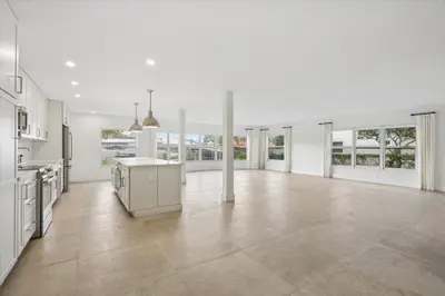5100 Bayview Drive 106, Fort Lauderdale – Condominium for sale