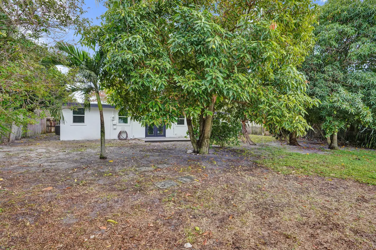 DSC09490 at 627 W Ilex Drive, Lake Park