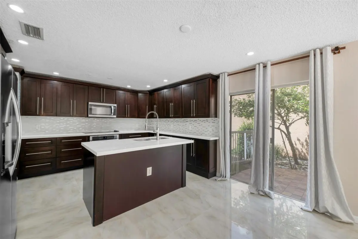 Photo 7 at 6625 NW 75th Place, Parkland