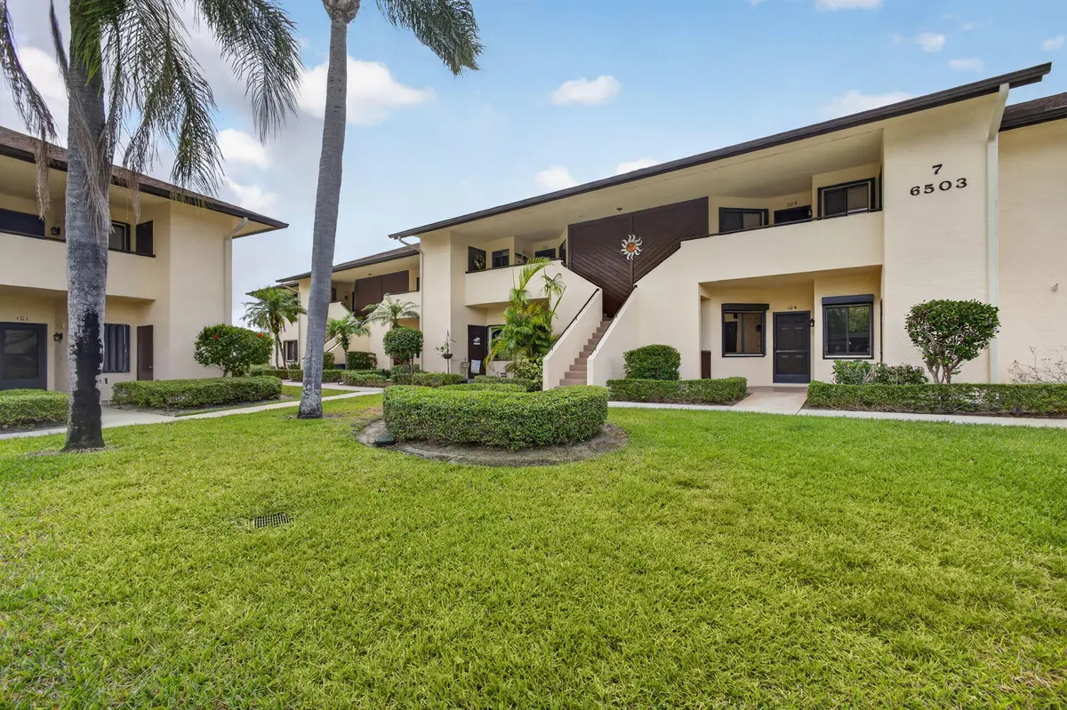 1-web-or-mls-5D1A5781 at 6503 SE Williamsburg Drive 201, Hobe Sound