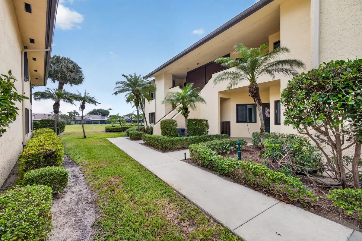 2-web-or-mls-5D1A5786 at 6503 SE Williamsburg Drive 201, Hobe Sound
