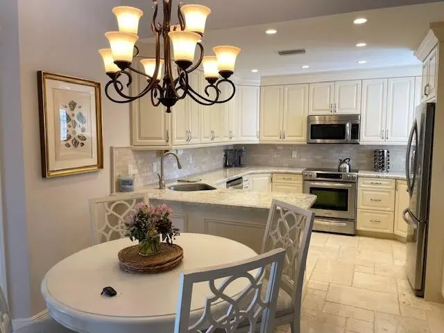 Dining & Kithen at 2502 N Fairway Dr Drive, Jupiter