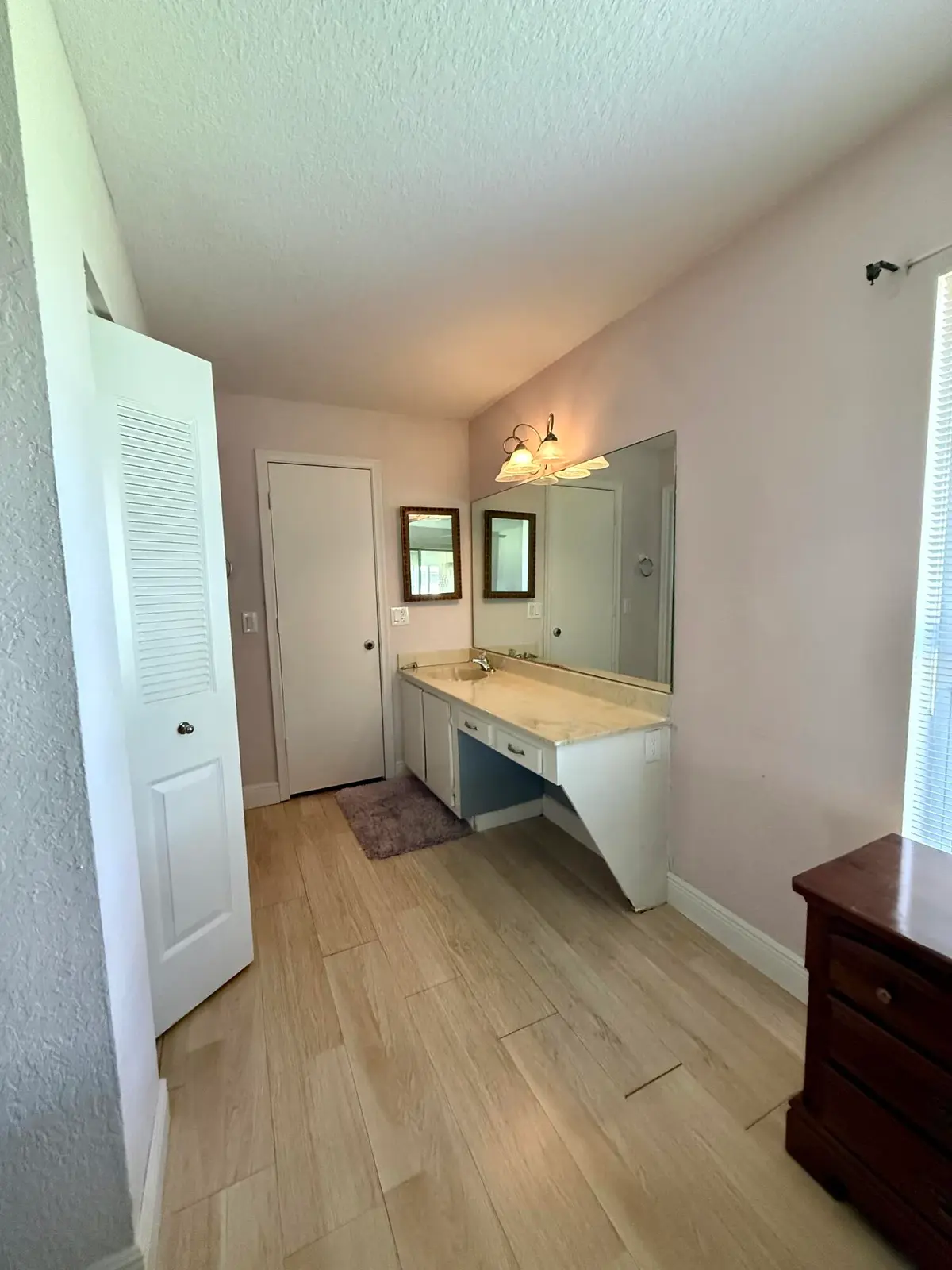 MAIN BATHROOM at 1460 NW 19th Terrace 71-a, Delray Beach