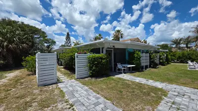 1125 S Ocean Drive B, Hutchinson Island – Apartment for rent