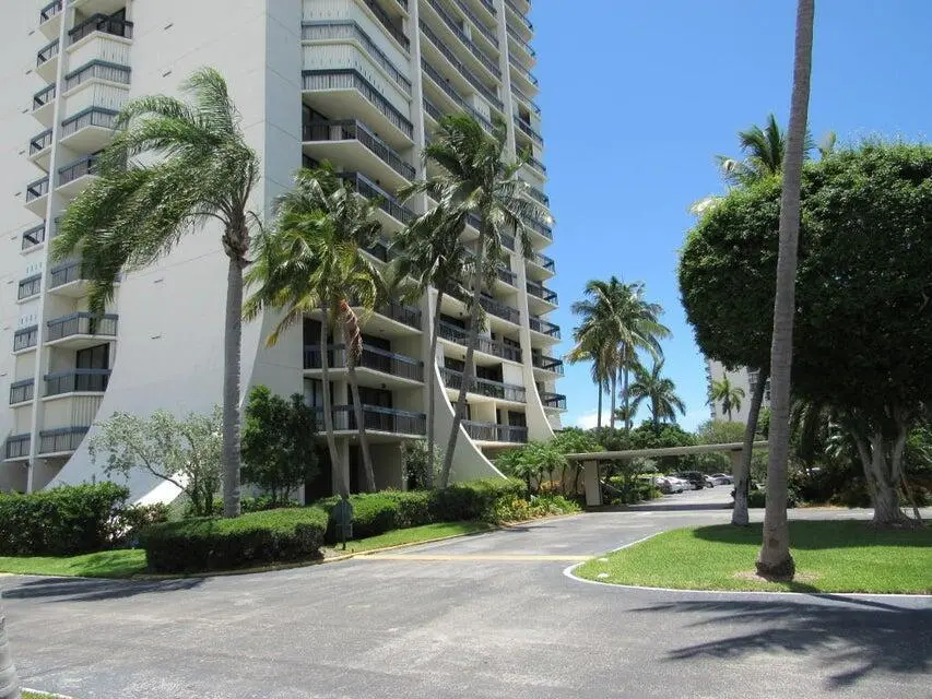 LINCOLN at 2400 Presidential Way 1803, West Palm Beach