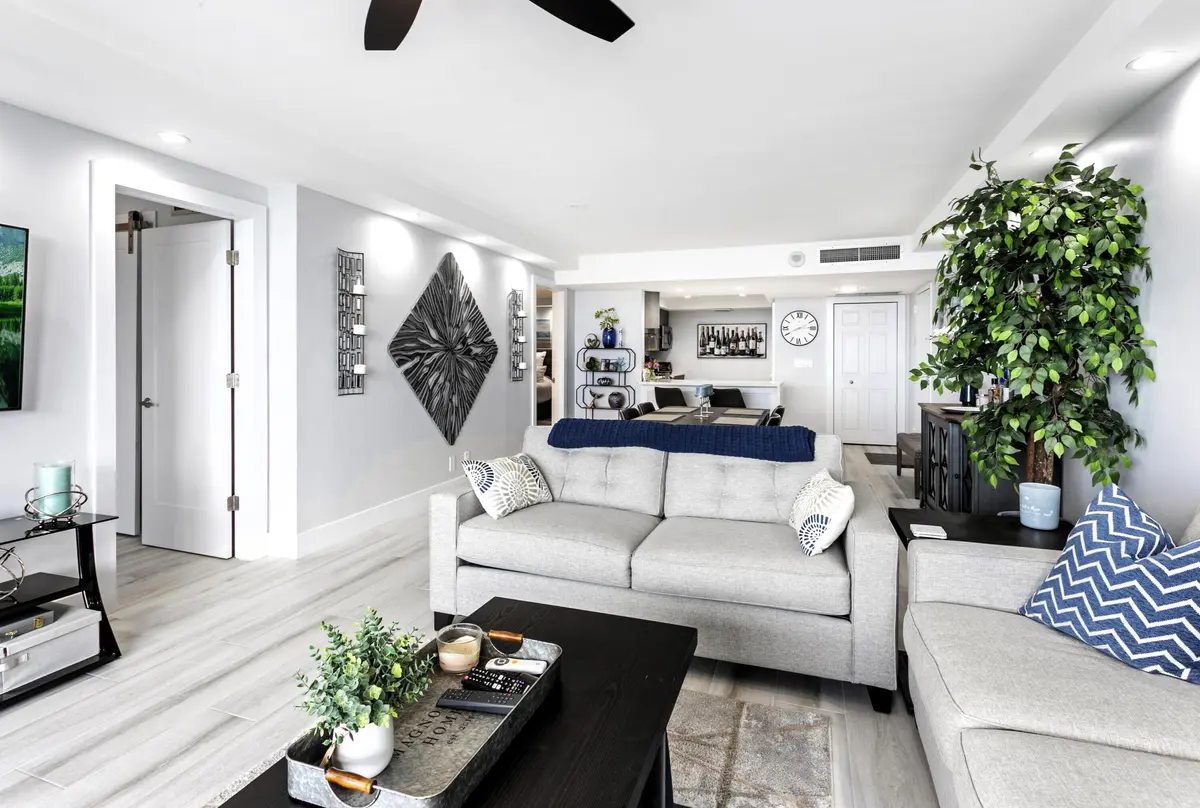 Lincoln_1803_14KIVING at 2400 Presidential Way 1803, West Palm Beach