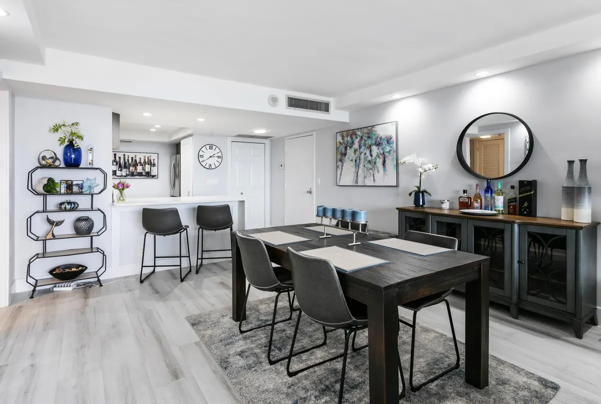 Lincoln_1803_10DINING at 2400 Presidential Way 1803, West Palm Beach