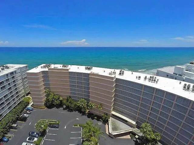 06-Building at 3590 S Ocean Boulevard 207, South Palm Beach