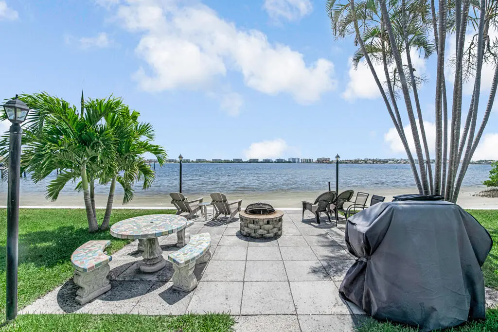 1430 S Lakeside Drive 22, Lake Worth Beach, FL – photo 1
