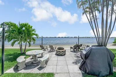 1430 S Lakeside Drive 22, Lake Worth Beach – Condominium for sale