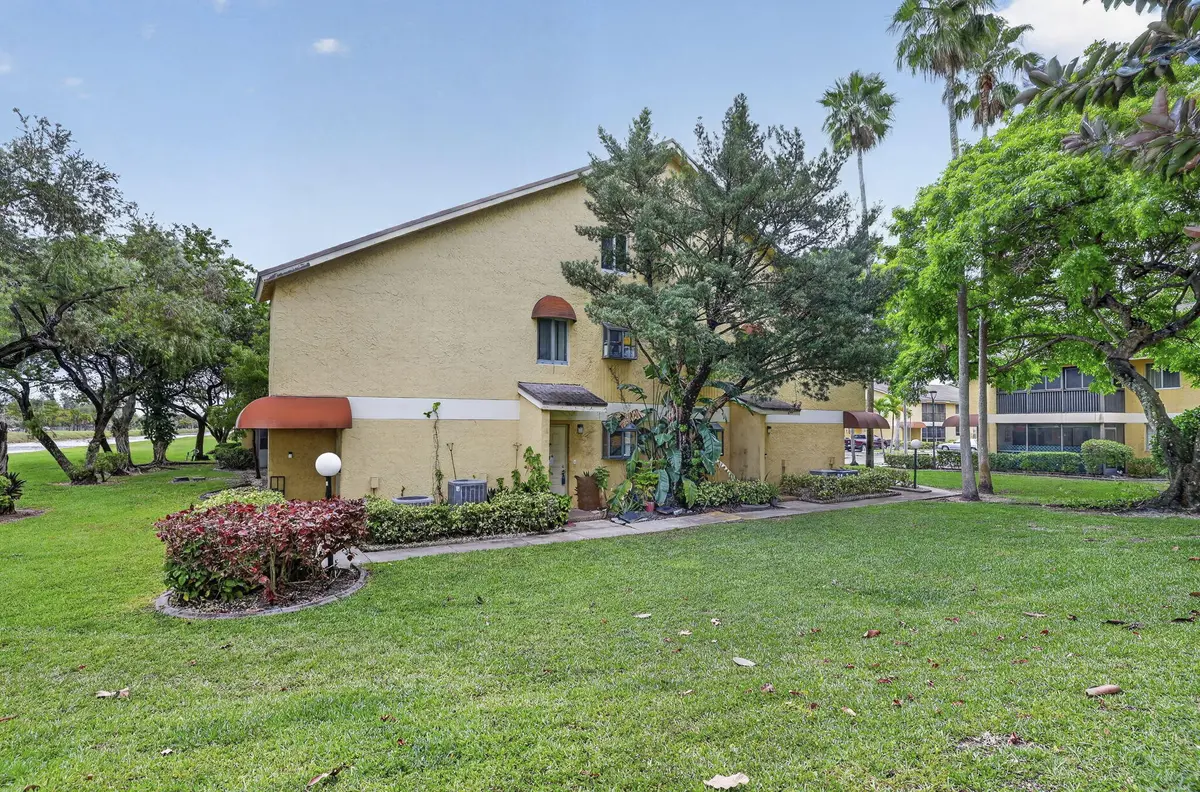 1-web-or-mls-8I8A3158 at 3041 N Oakland Forest Drive 103, Oakland Park