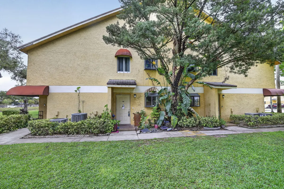 2-web-or-mls-8I8A3138 at 3041 N Oakland Forest Drive 103, Oakland Park