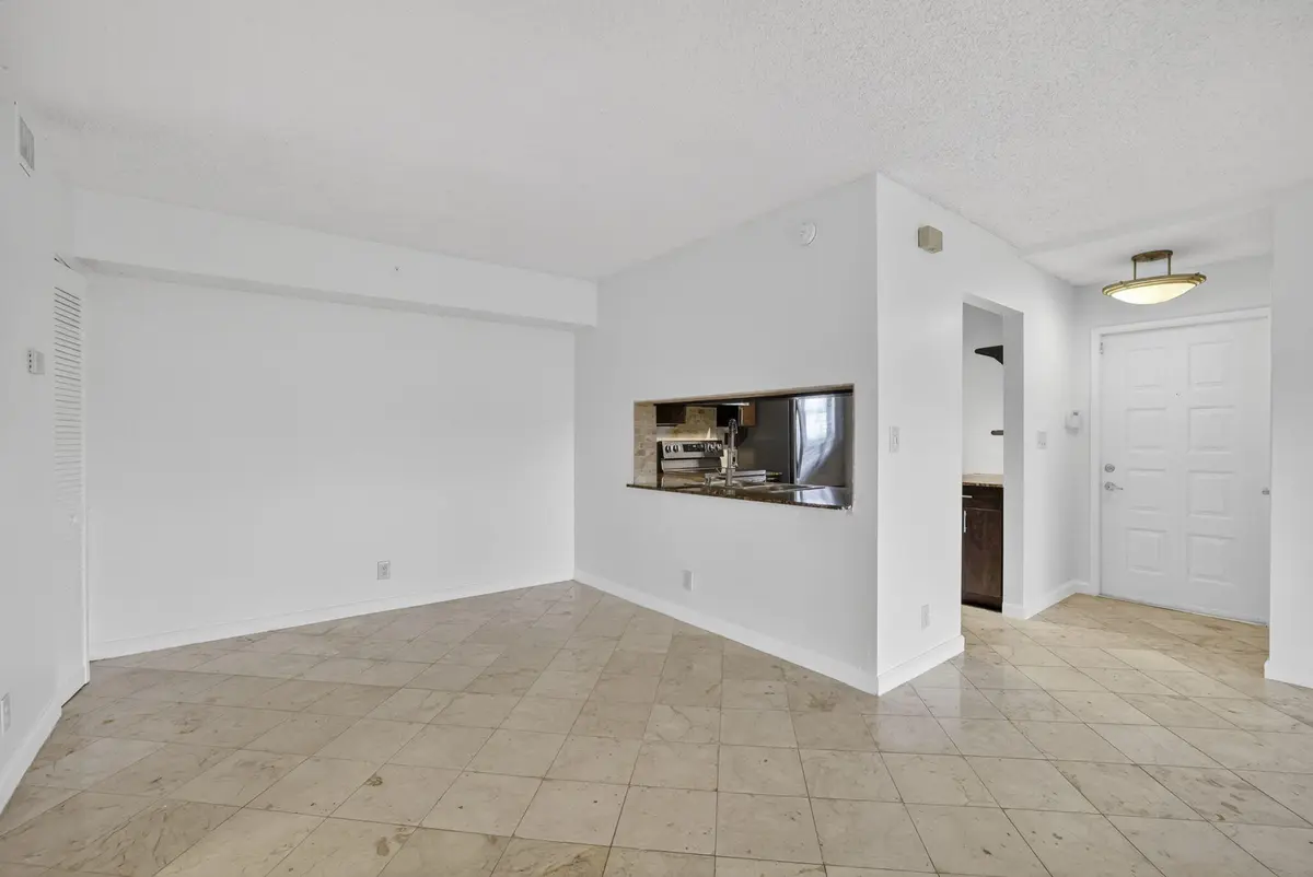 4-web-or-mls-8I8A3103 at 3041 N Oakland Forest Drive 103, Oakland Park