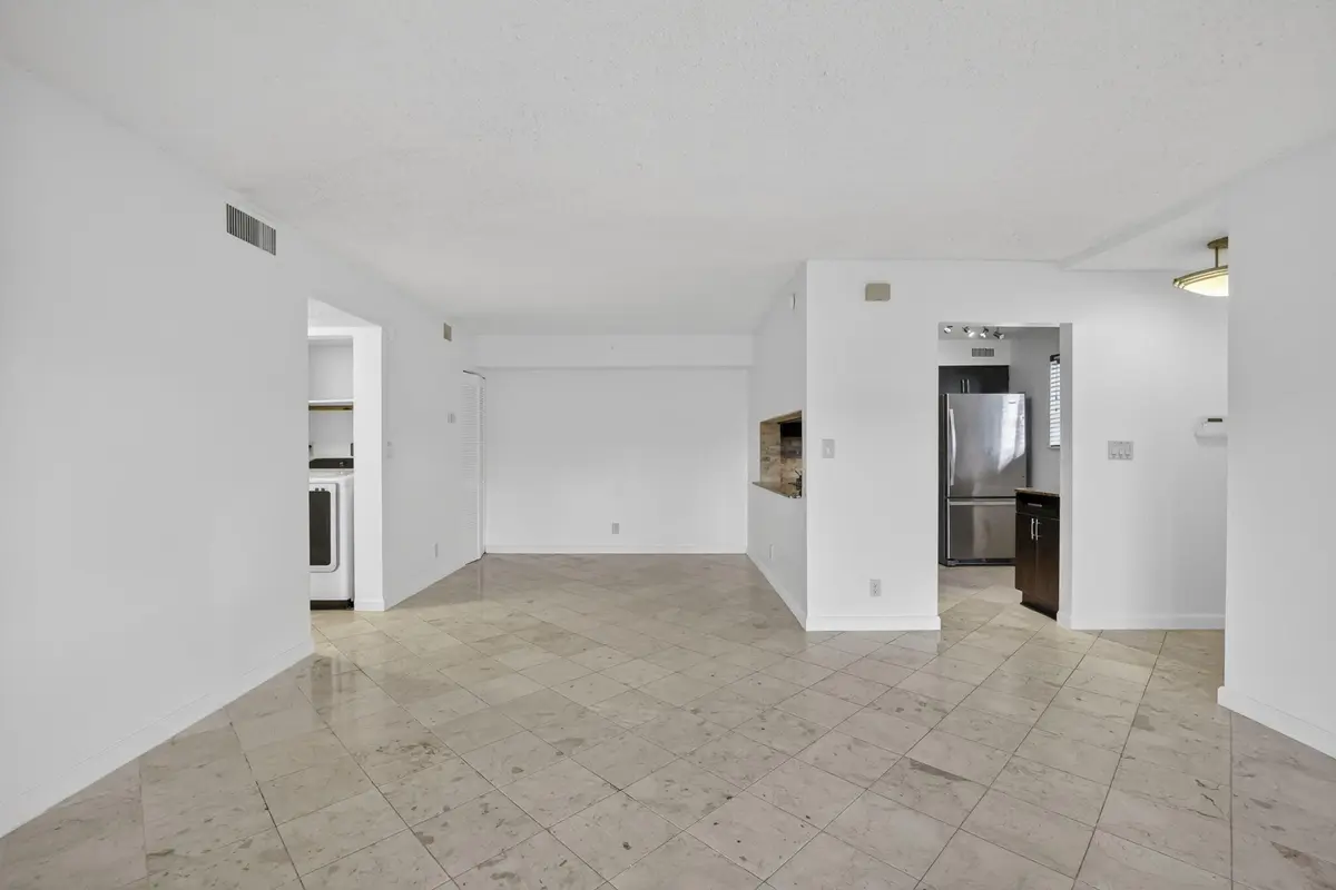 5-web-or-mls-8I8A3098 at 3041 N Oakland Forest Drive 103, Oakland Park