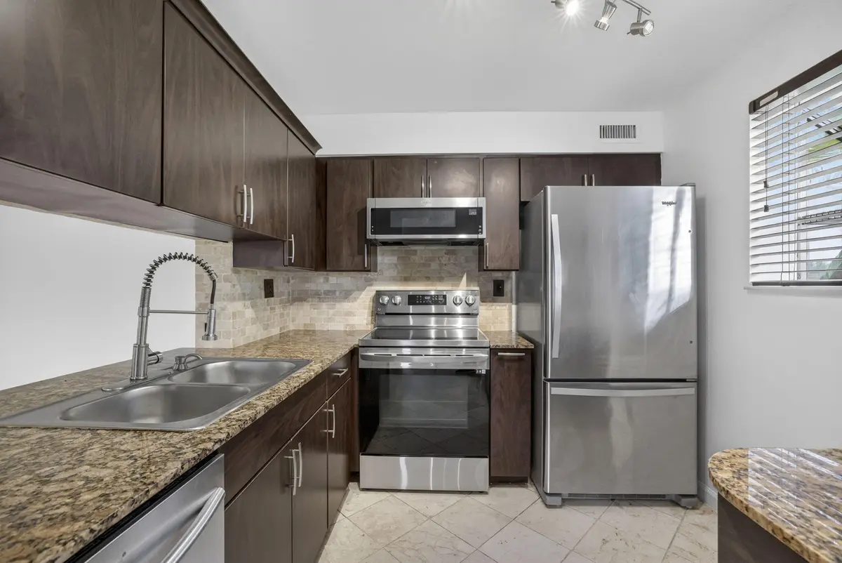 10-web-or-mls-8I8A3078 at 3041 N Oakland Forest Drive 103, Oakland Park