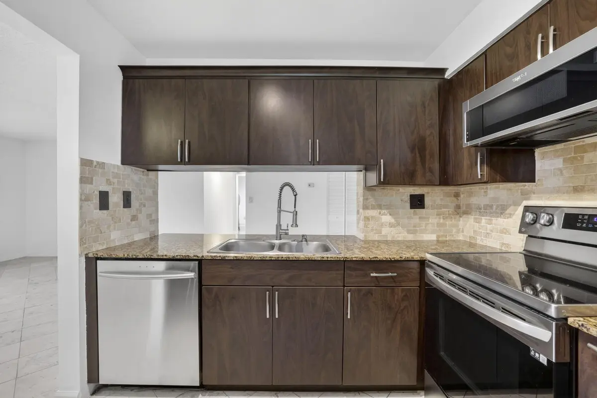 11-web-or-mls-8I8A3083 at 3041 N Oakland Forest Drive 103, Oakland Park