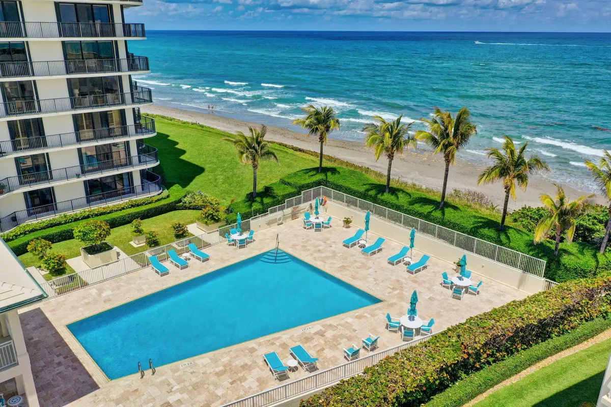 Pool at 400 Beach Road 103, Tequesta