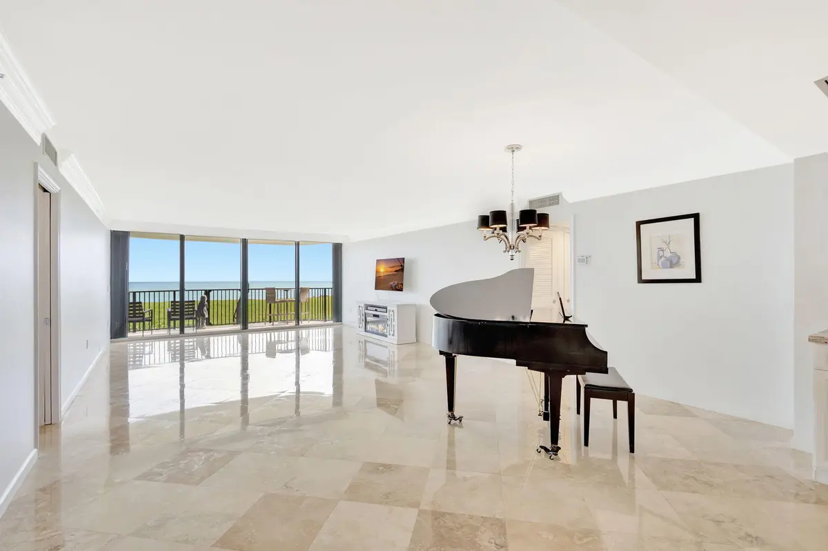 Living Room at 400 Beach Road 103, Tequesta