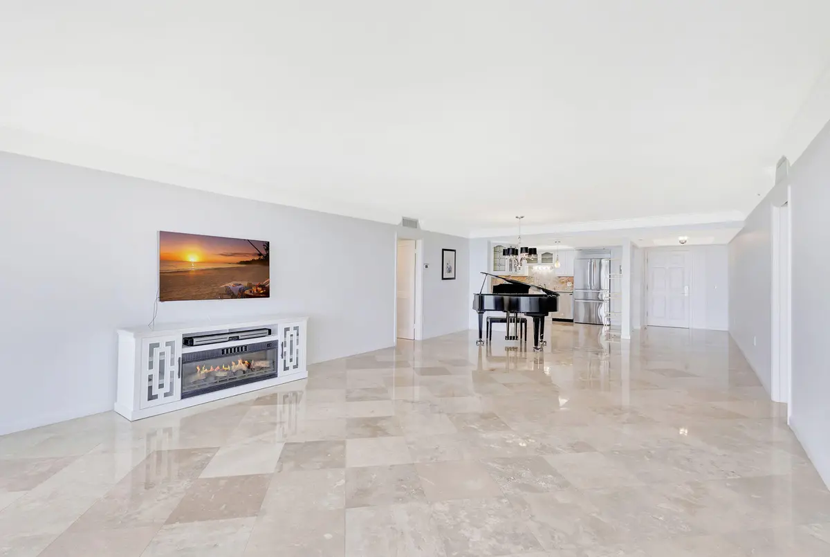 17-web-or-mls-5D1A4496 at 400 Beach Road 103, Tequesta