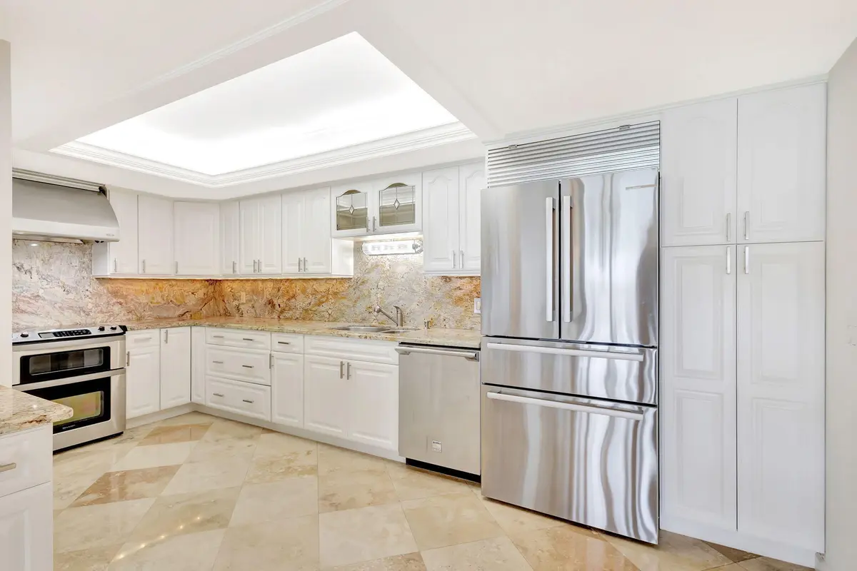 Kitchen at 400 Beach Road 103, Tequesta