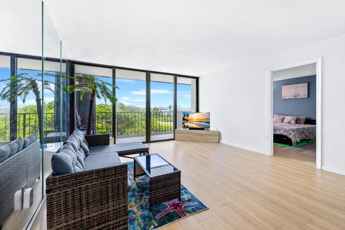 4600 R-9218 at 5600 N Flagler Drive 407, West Palm Beach
