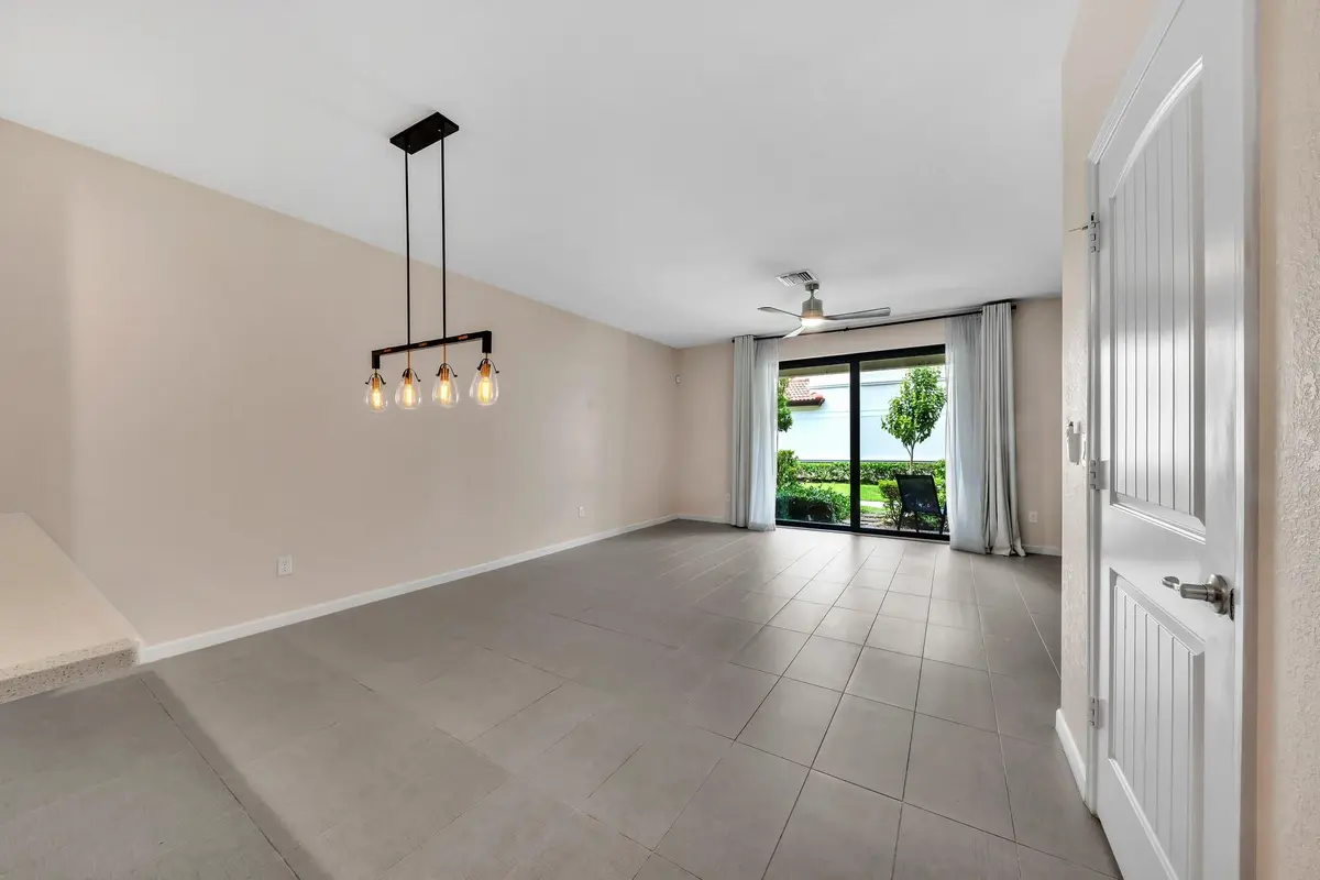 Photo 3 at 4208 N Dixie Highway 25, Oakland Park